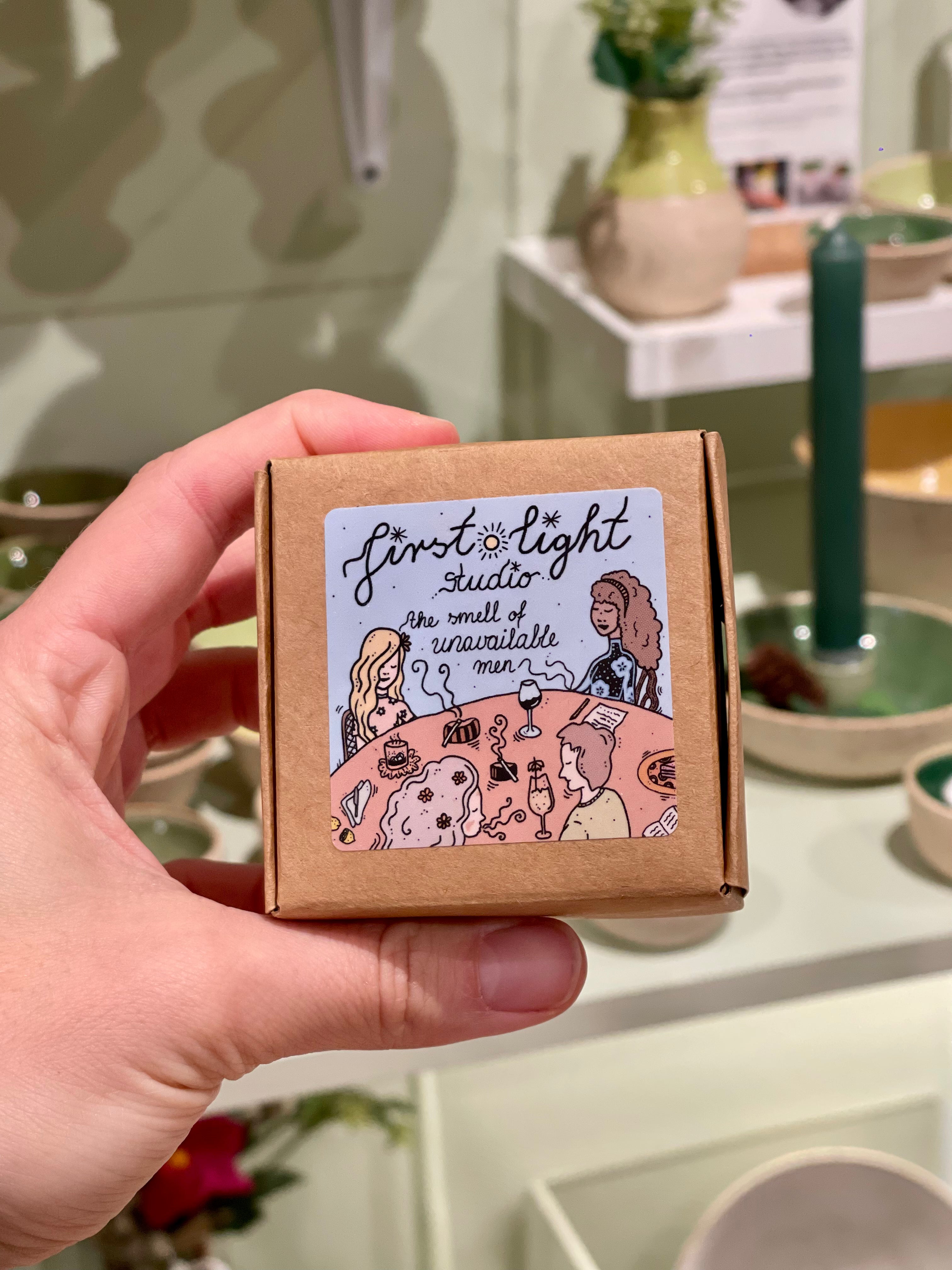 The smell of unavailable men" håndlagde duftlys